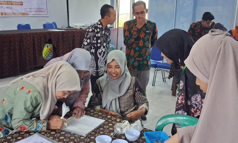 Pelatihan Bolu Batik Lazismu Kota Pekalongan (1)